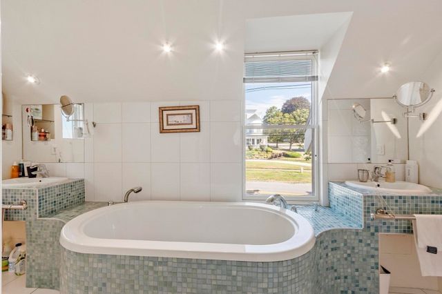 8 Winthrop St, Danvers, MA 01923