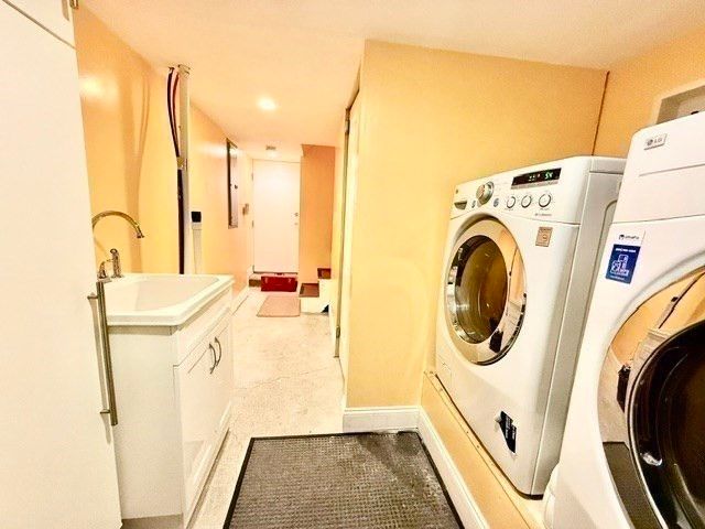 8 Winthrop St, Danvers, MA 01923