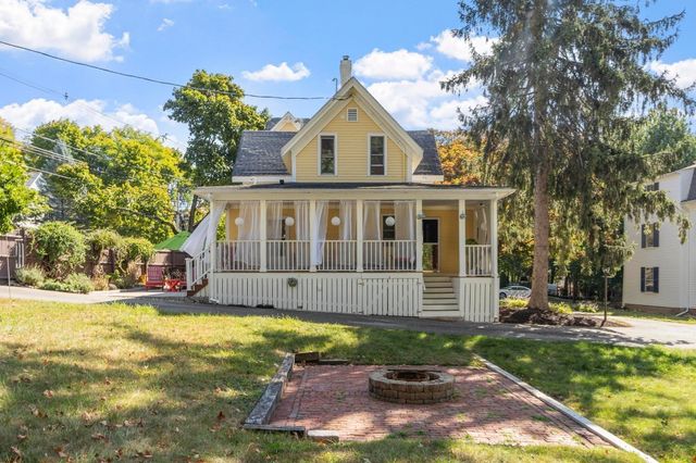 8 Winthrop St, Danvers, MA 01923
