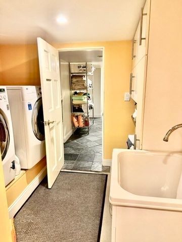 8 Winthrop St, Danvers, MA 01923
