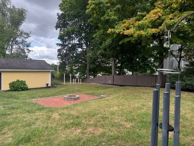 8 Winthrop St, Danvers, MA 01923