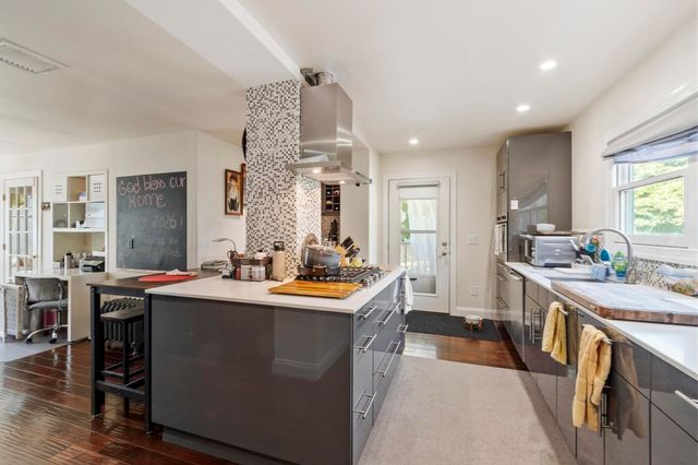 8 Winthrop St, Danvers, MA 01923