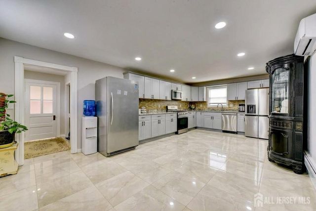 41 Lincoln Avenue, Jamesburg, NJ 08831