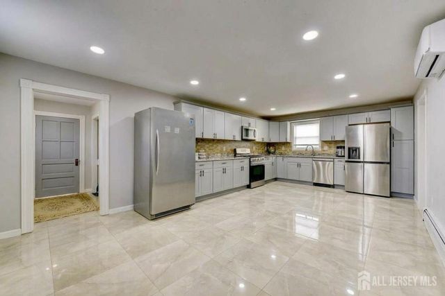 41 Lincoln Avenue, Jamesburg, NJ 08831