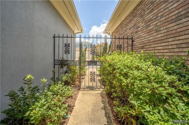 1709 Dauphine, Tuscaloosa, AL 35406