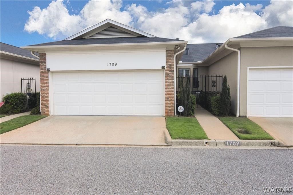 1709 Dauphine, Tuscaloosa, AL 35406