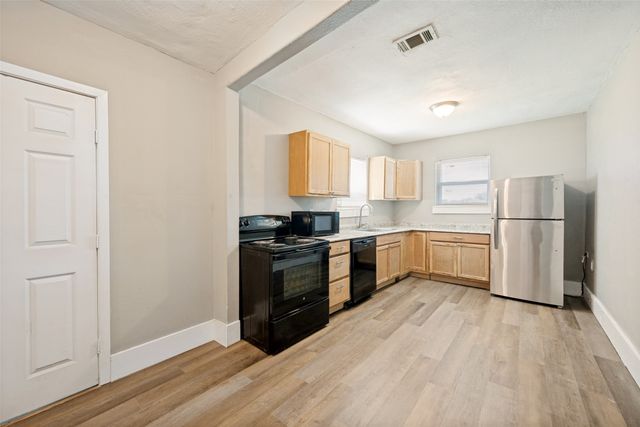 1201 E 3rd Avenue, Corsicana, TX 75110