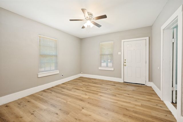 1201 E 3rd Avenue, Corsicana, TX 75110