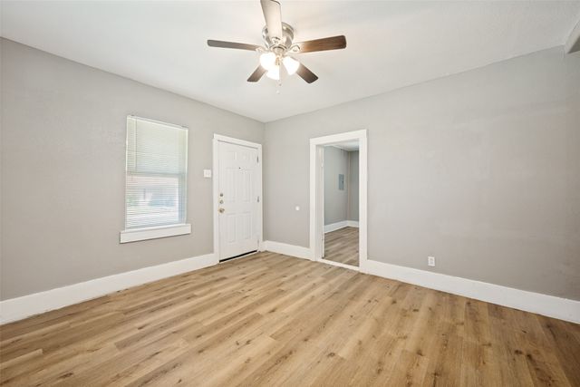 1201 E 3rd Avenue, Corsicana, TX 75110
