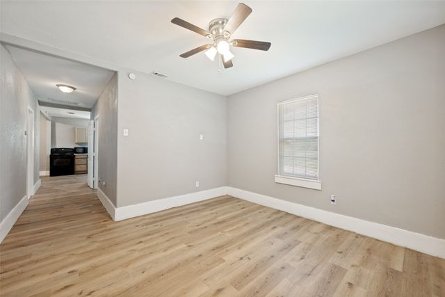 1201 E 3rd Avenue, Corsicana, TX 75110