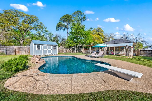410 E Josephine Street, Weatherford, TX 76086