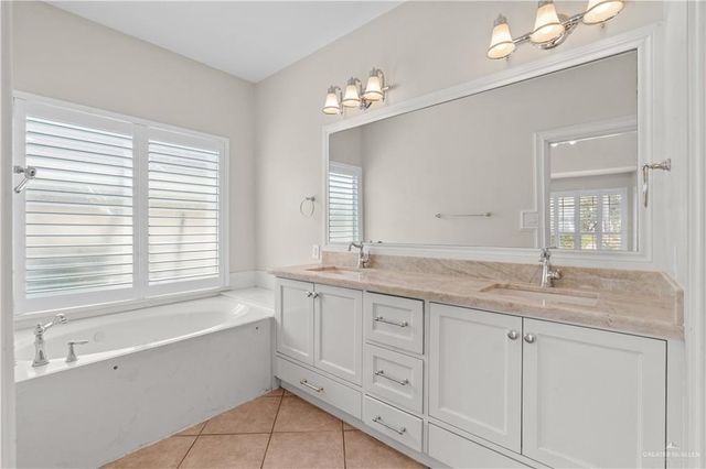 3501 Plazas Del Lago Drive, Edinburg, TX 78539