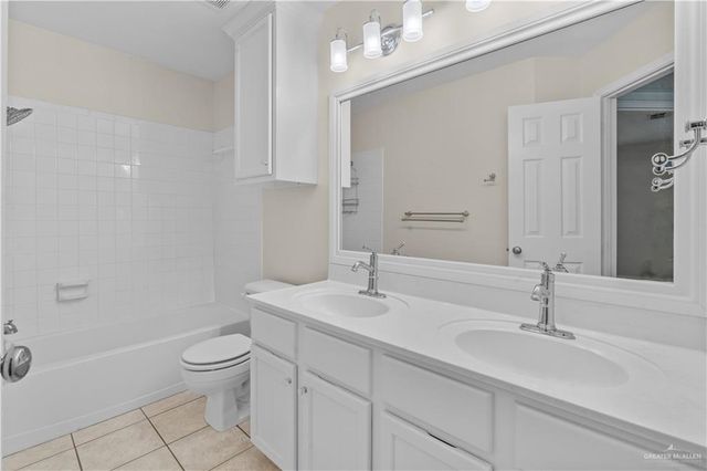 3501 Plazas Del Lago Drive, Edinburg, TX 78539