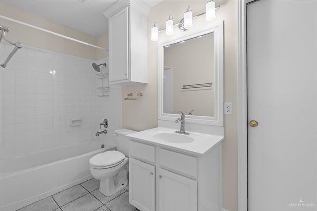 3501 Plazas Del Lago Drive, Edinburg, TX 78539