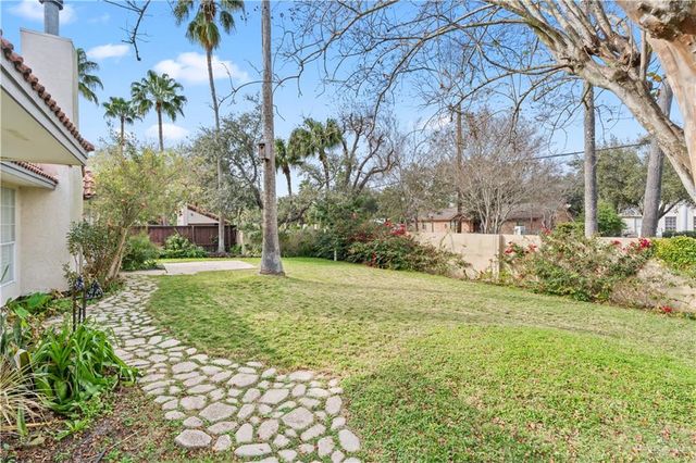 3501 Plazas Del Lago Drive, Edinburg, TX 78539