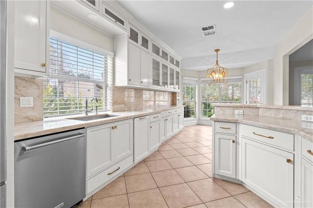 3501 Plazas Del Lago Drive, Edinburg, TX 78539