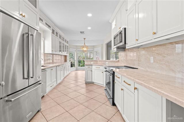 3501 Plazas Del Lago Drive, Edinburg, TX 78539