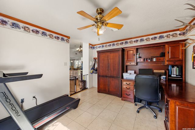 837 Paddy Rd, Floresville, TX 78114