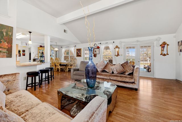 837 Paddy Rd, Floresville, TX 78114