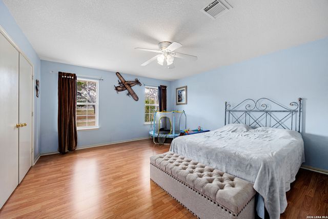 837 Paddy Rd, Floresville, TX 78114