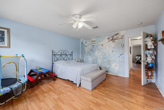 837 Paddy Rd, Floresville, TX 78114