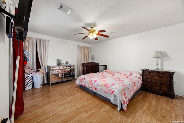 837 Paddy Rd, Floresville, TX 78114