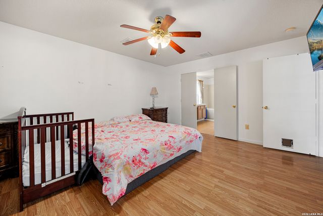 837 Paddy Rd, Floresville, TX 78114