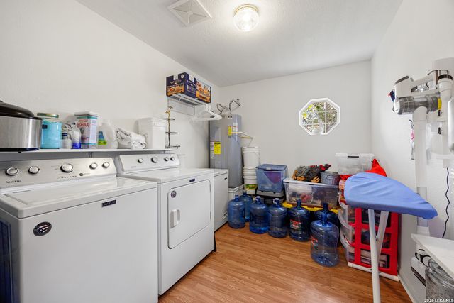 837 Paddy Rd, Floresville, TX 78114