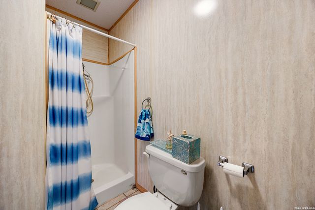 837 Paddy Rd, Floresville, TX 78114