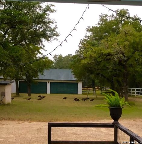 837 Paddy Rd, Floresville, TX 78114