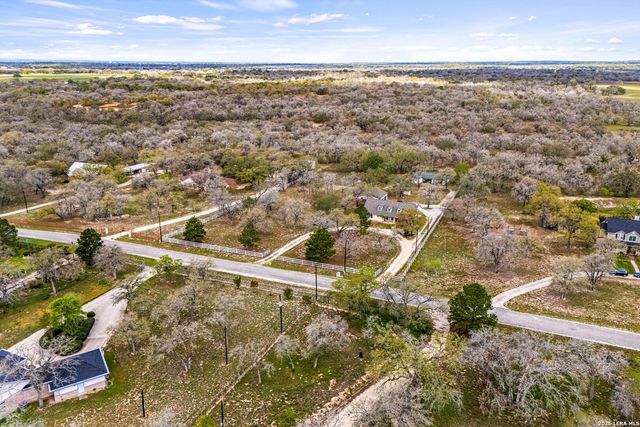 837 Paddy Rd, Floresville, TX 78114