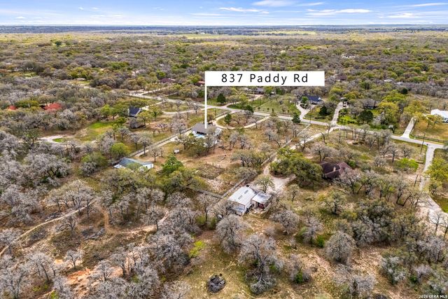 837 Paddy Rd, Floresville, TX 78114