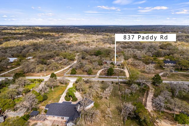 837 Paddy Rd, Floresville, TX 78114