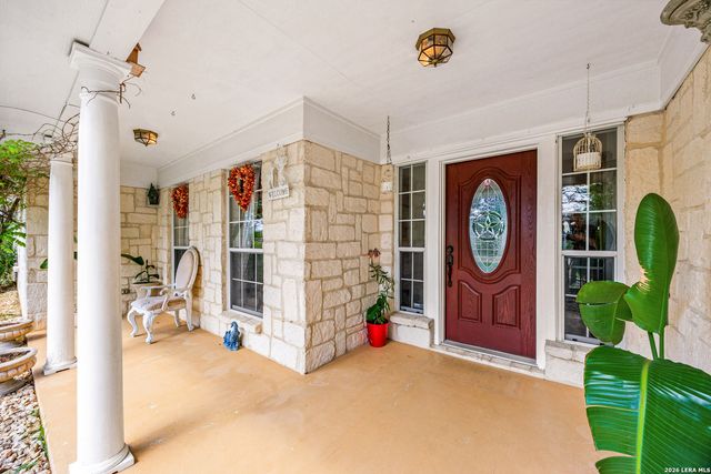 837 Paddy Rd, Floresville, TX 78114