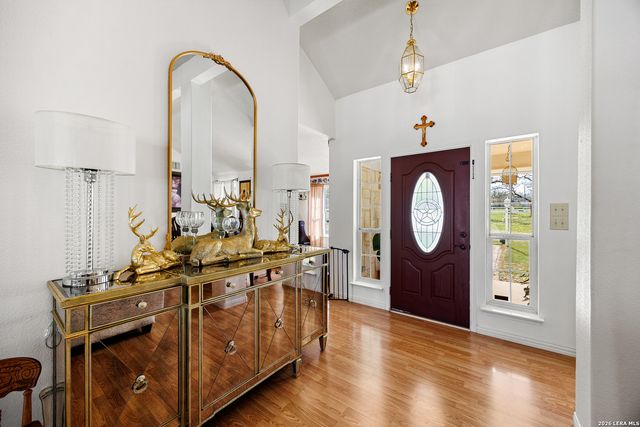 837 Paddy Rd, Floresville, TX 78114