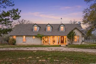 837 Paddy Rd, Floresville, TX 78114