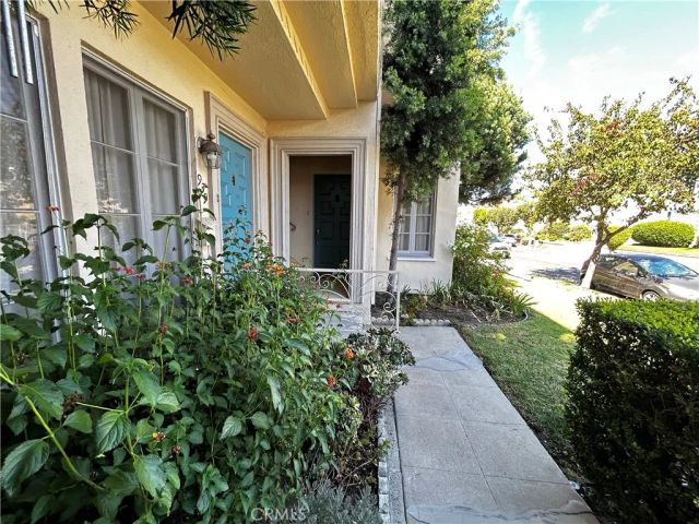 935 S Alandele Avenue, Los Angeles, CA 90036