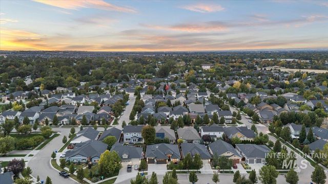 11114 W Oliana Dr, Boise, ID 83709