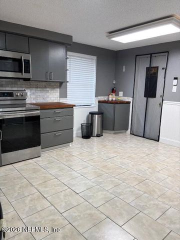 6626 ARROWROOT Drive, Jacksonville, FL 32244