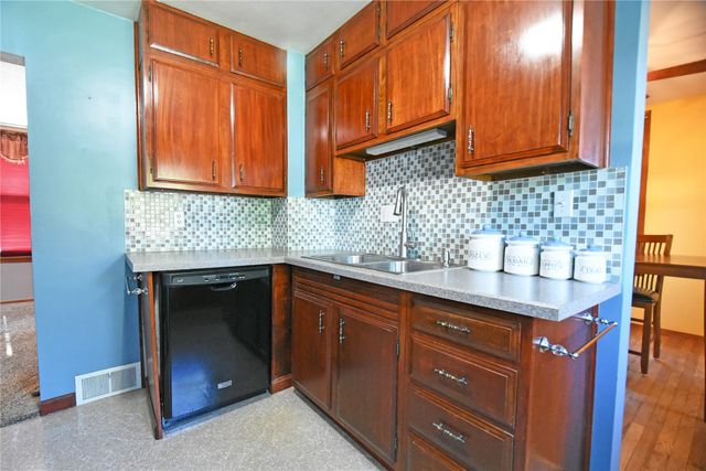 3137 Emerald Avenue SE, Cedar Rapids, IA 52403