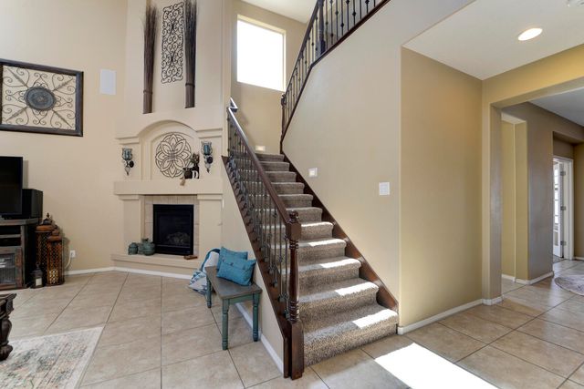 2015 REDONDO PEAK Drive NW, Albuquerque, NM 87120