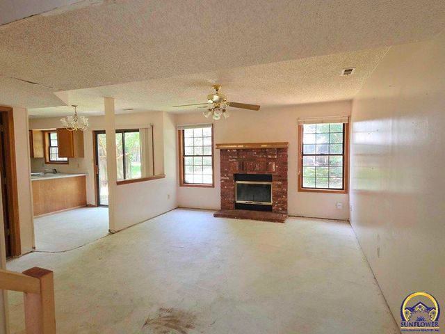 4012 Overland DR, Lawrence, KS 66049