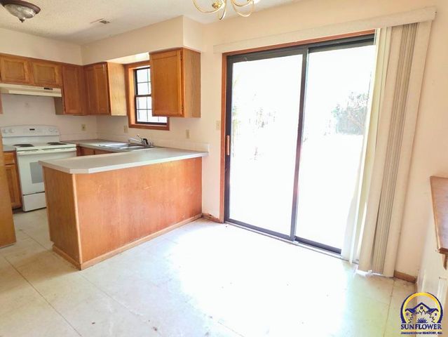4012 Overland DR, Lawrence, KS 66049