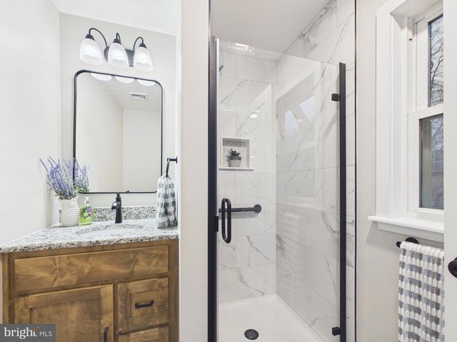 815 TWIN OAKS DR, Hummelstown, PA 17036