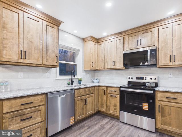 815 TWIN OAKS DR, Hummelstown, PA 17036