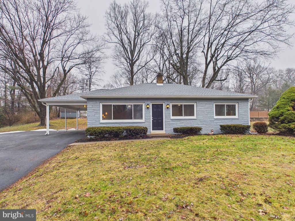 Image 1 of property listing at 815 TWIN OAKS DR, Hummelstown, PA 17036