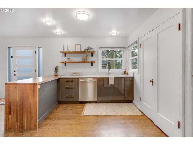 5631 Ne 23RD Ave, Portland, OR 97211