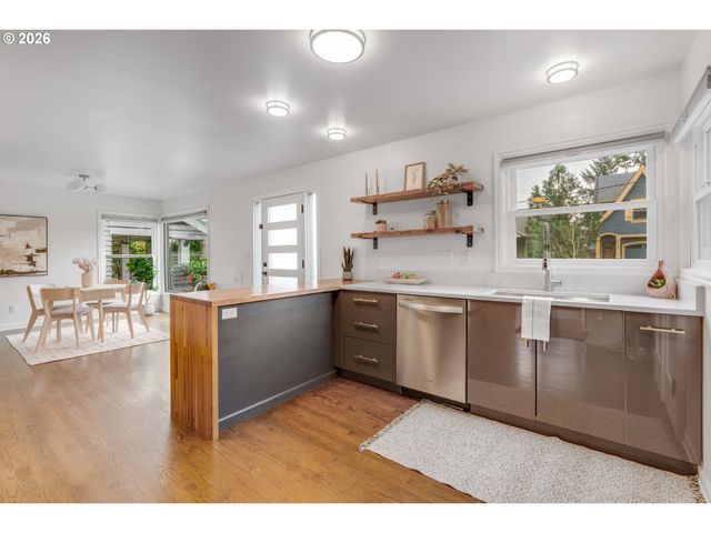 5631 Ne 23RD Ave, Portland, OR 97211