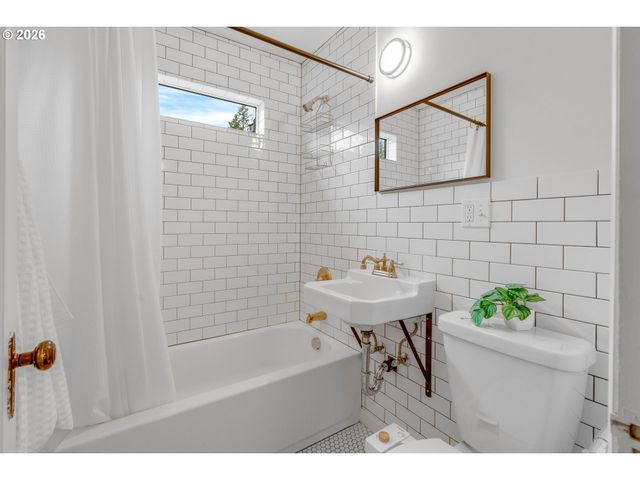 5631 Ne 23RD Ave, Portland, OR 97211