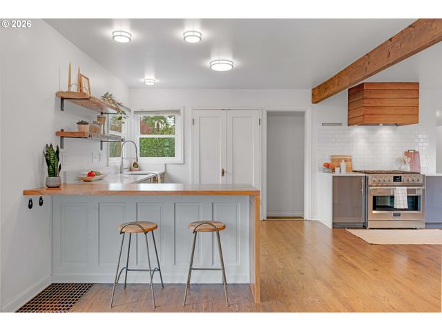 5631 Ne 23RD Ave, Portland, OR 97211